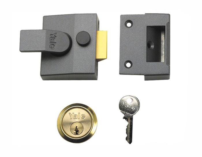 Yale P85 Deadlocking Nightlatch with 40mm backset in polished chrome finish